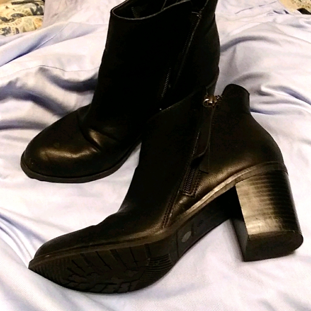 A.N.A another approach size  8 genuine leather boo
